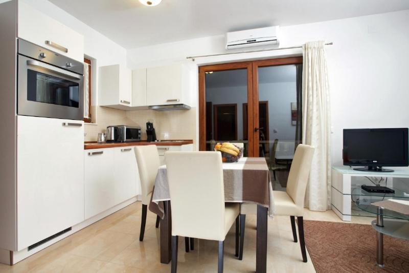 Apartments Tisno - Villa Mare Eksteriør billede